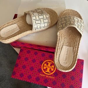 NWB Tory Bruch Logo sandal / esapadrilles
